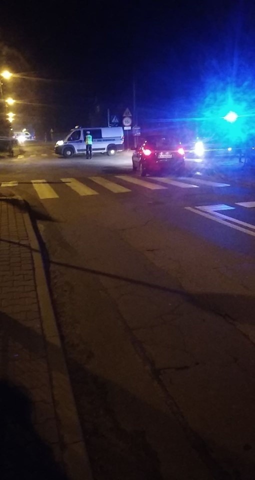 Nowy Sącz. Tragedia na przejeździe kolejowym, nie żyje mężczyzna.  Ruch przy ul. Traugutta wstrzymany