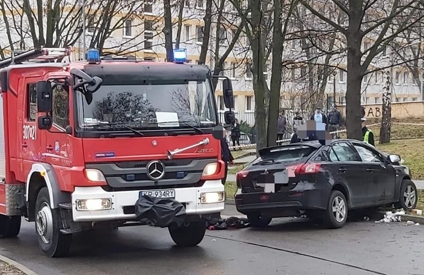 Wypadek na ul. Nagłowickiej na os. Złotego Wieku w Krakowie