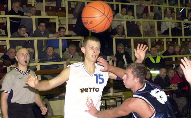 Marek Łukomski jako koszykarz Spójni Staragrd w sezonie 2004/2005