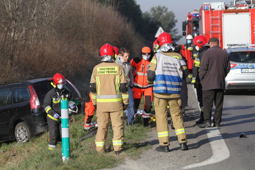 Wypadek w Siedleszczanach. W zdarzeniu dwóch samochodów jedna osoba została ranna [ZDJĘCIA]