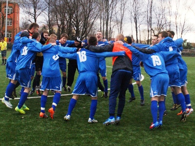 FKS Stal Mielec - ChełmiankaPiłkarze Stali Mielec (niebieskie stroje) odnieśli trzecie zwycięstwo w rundzie wiosennej.