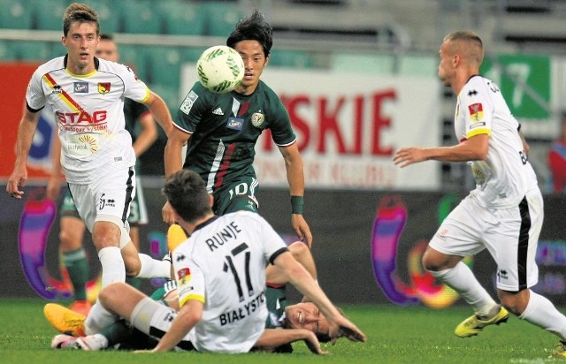 Jagiellończycy (białe stroje) we Wrocławiu rozegrali jedno z lepszych spotkań wyjazdowych, wygrywając ze Śląskiem 4:0. Oby w niedzielę spisali się równie dobrze.