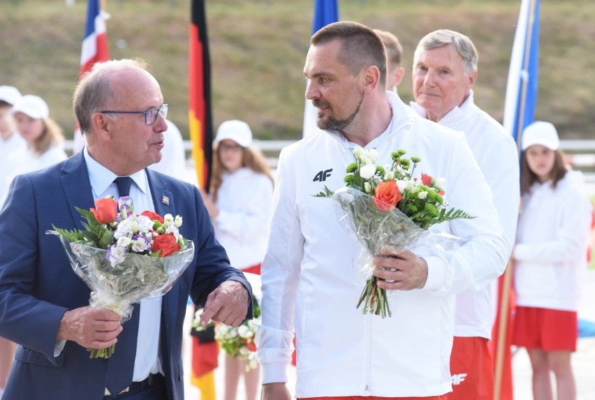 Zapłonął znicz Ogólnopolskiej Olimpiady Młodzieży. Wystąpi cztery tysiące młodych sportowców