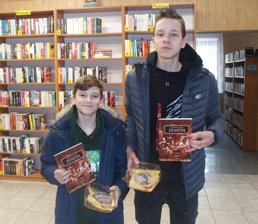 Na czytelników służewskiej biblioteki czekały słodkie niespodzianki [zdjęcia]