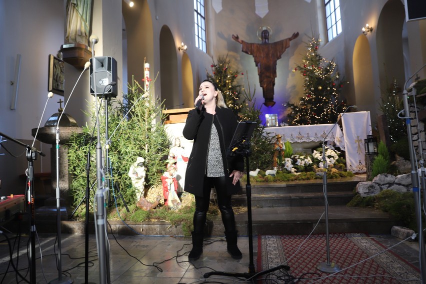 Piękny Charytatywny Koncert Kolęd odbył się w kościele w Krajnie. Było bardzo dużo wiernych. Zobacz zdjęcia i wideo 