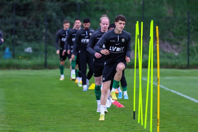 25.04.2023 wroclawslask wroclaw ekstaklas pilka noznanowy trener slaska jacek magiera treninggazeta wroclawskapawel relikowski / polska press