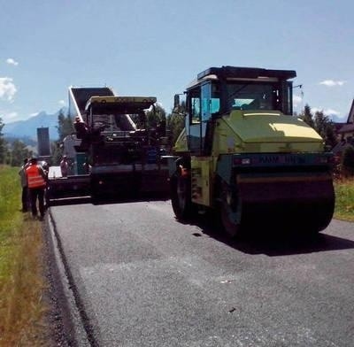 Na drodze w Jurgowie znowu będzie nowy asfalt. Jak długo wytrzyma? FOT. TOMASZ MATEUSIAK