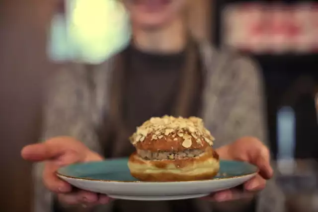 Pączki z nadzieniem świętomarcińskim można kupić w Poznaniu w kawiarni "Pączuś i Kawusia".