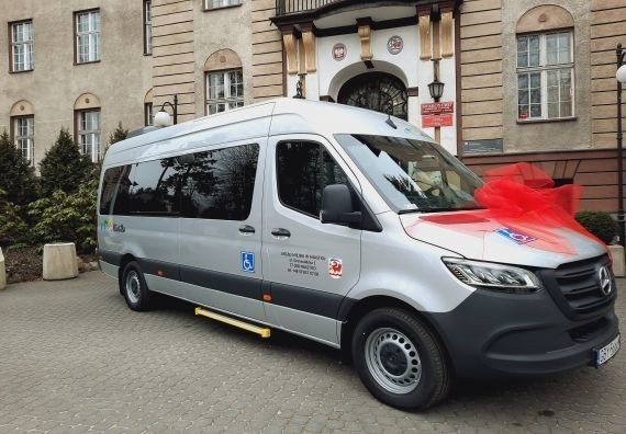 200 tysięcy złotych kosztował nowy bus (mercedes sprinter)...