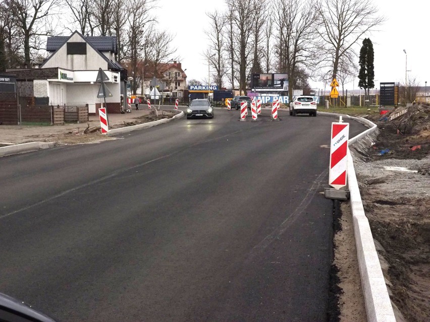 Na głównej ulicy w Mielnie jest już nowy asfalt