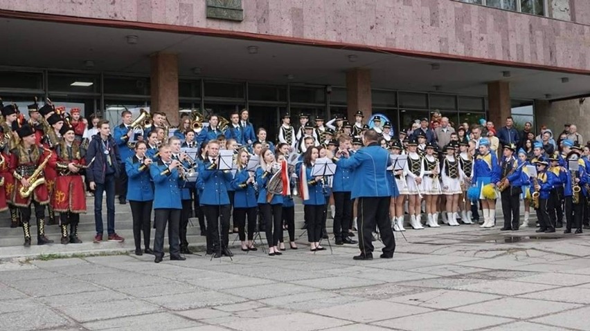 Występ Miejskiej Młodzieżowej Orkiestry Dętej w Lublińcu na...