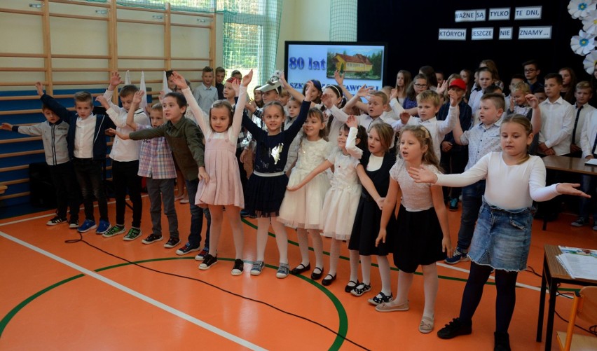 Publiczna Szkoła Podstawowa w Sierakowie obchodziła jubileusz 80-lecia swojego istnienia