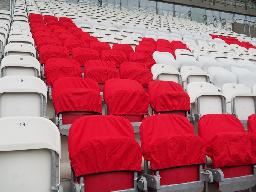 Wyceniono straty na stadionie ŁKS po wizycie wandali z Widzewa ZDJĘCIA