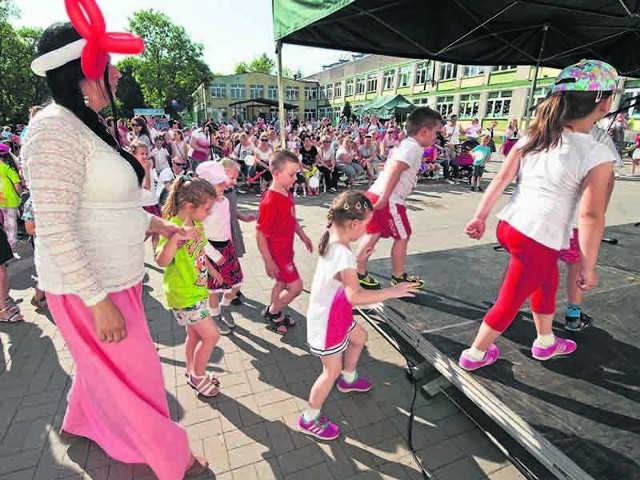 Po raz trzeci Szkoła Podstawowa nr 2 w Sianowie była gospodarzem ciekawej imprezy integracyjnej – festynu pod hasłem „Kocham Cię Polsko”.