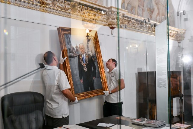 Portrety Pawła Adamowicza trafiły do zbiorów Muzeum Gdańska i Bazyliki Mariackiej