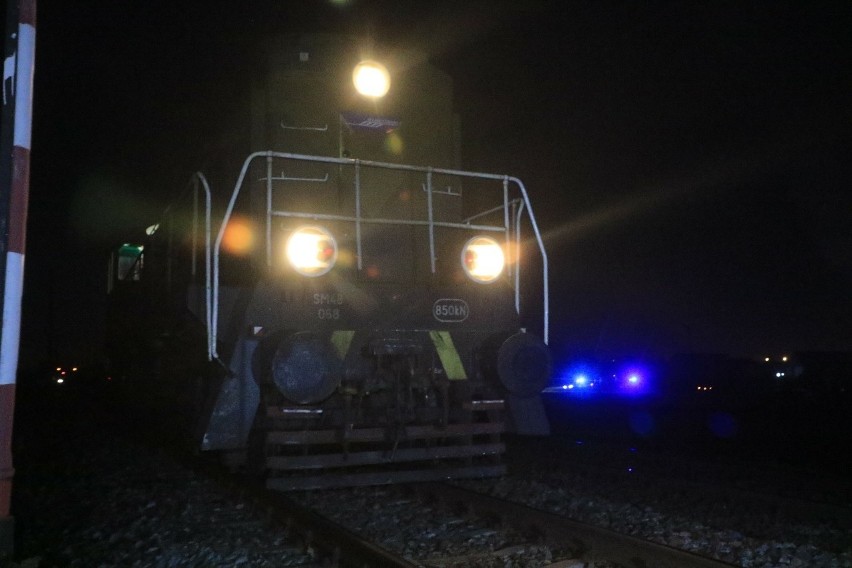 Wypadek Ukraińca na przejeździe kolejowym. Wjechał pod lokomotywę w pobliżu Wrocławia (ZDJĘCIA)