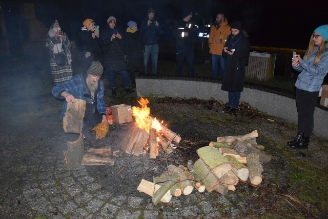 Chwila zadumy przy płomieniu solidarności z Ukrainą 