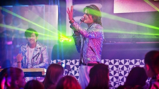 "Disco polo" Macieja Bochniaka opowiada o fenomenie  muzyki disco polo, która odnosiła sukcesy w latach 90. ubiegłego wieku