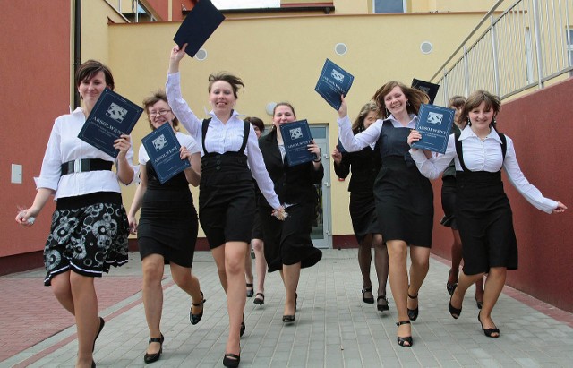 Uczennice technikum ekonomicznego jako pierwsze opuściły mury Zespołu Szkół Zawodowych w Wąbrzeźnie 