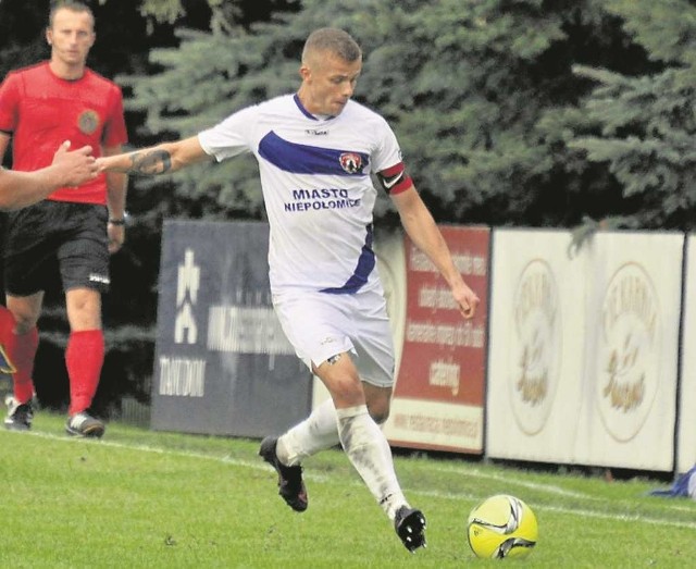 Michał Mikołajczyk ma 26 lat, na boisku jest lewym obrońcą