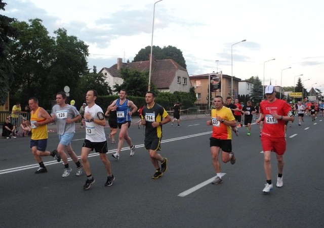 Biegacze mieli do pokonania pętle na ulicy Szczecińskiej w Stargardzie.