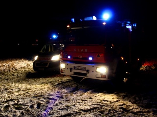 Kierujący został ewakuowany przez strażaków z Lęborka.