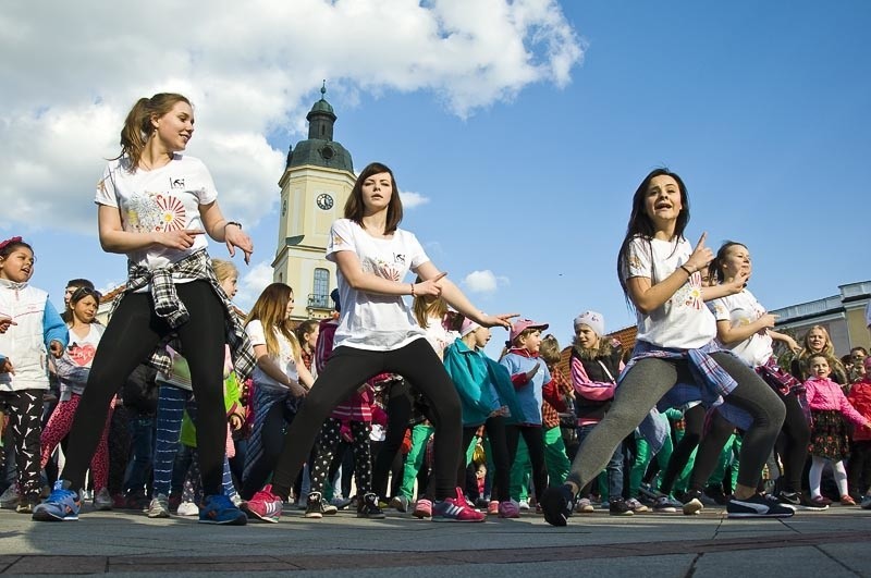 Rynek Kościuszki. Międzynarodowy Dzień Tańca 2015. Udany happening taneczny (zdjęcia, wideo)