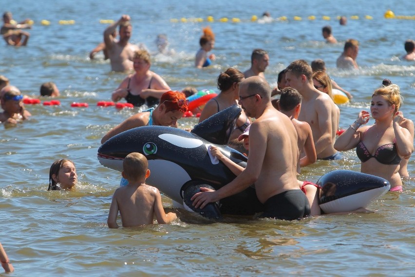 Rusałka: Tłumy poznaniaków wypoczywają nad jeziorem