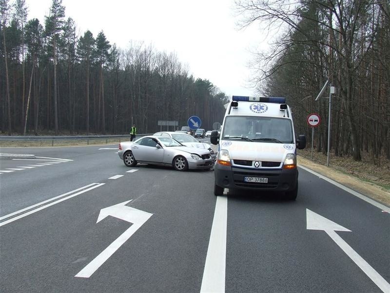 Mercedes zderzył się z seatem.