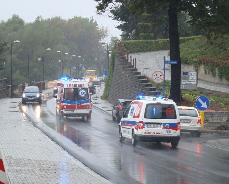 Oświęcim. Gdy liczą się sekundy, karetki tkwią w korkach