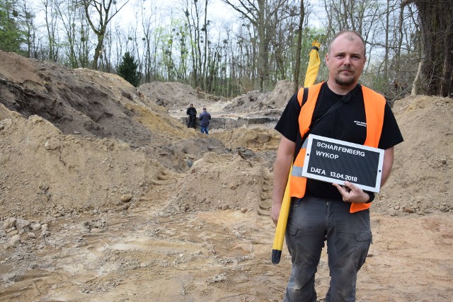 Michał Siemiński, archeolog z Biura Poszukiwań i Identyfikacji IPN.