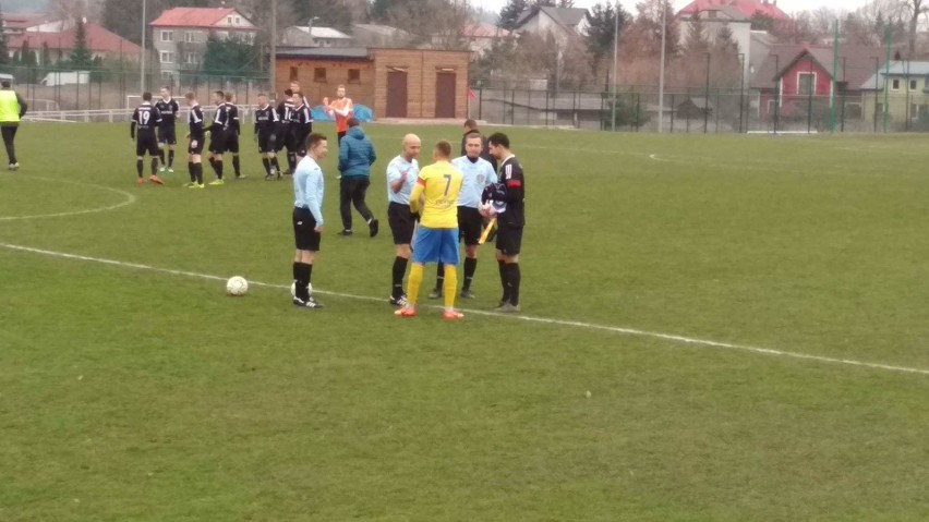 3 liga. Derby dla Spartakusa Daleszyce. Po dramatycznej końcówce pokonał Czarnych Połaniec 2:1 [ZDJĘCIA]