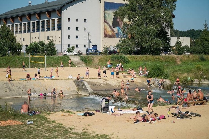 Plaża nad Kamienicą to miejsce, gdzie można rozłożyć sobie...