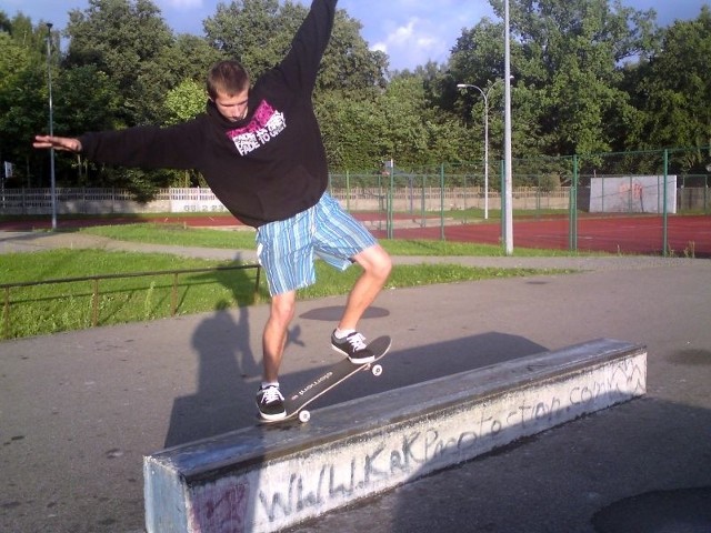 Wojtek Bacharewicz z Hajnówki często jeździ w skateparku