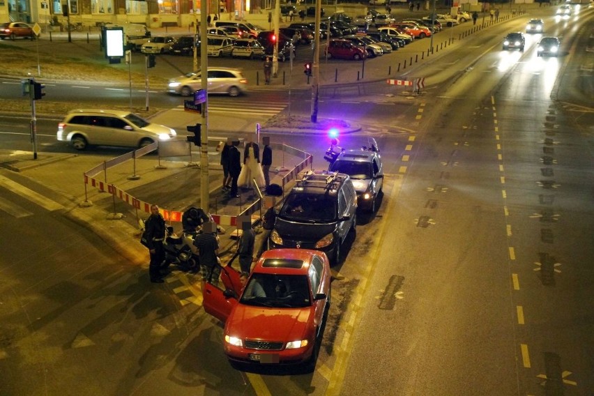 Wypadek na Legnickiej. Para młoda wracała z sesji zdjęciowej