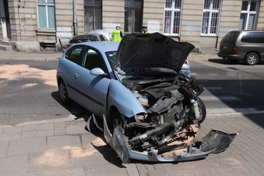 Wypadek na skrzyżowaniu ulic 6 Sierpnia i Strzelców...