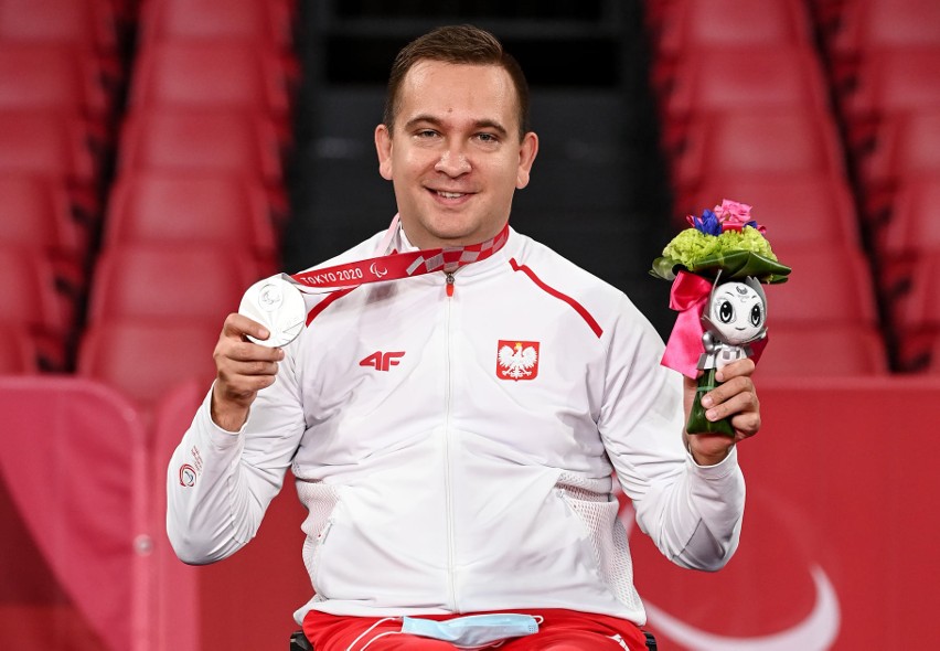 Rafał Czuper ze srebrnym medalem paraolimpijskim w tenisie...