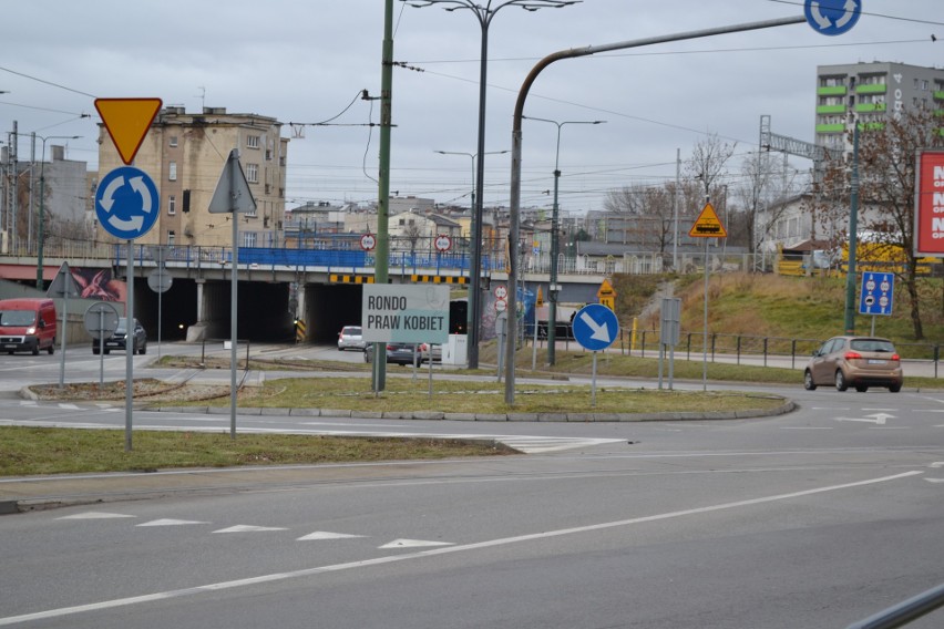 W Sosnowcu otwarto Rondo Praw Kobiet. Uroczystość odbyła się...