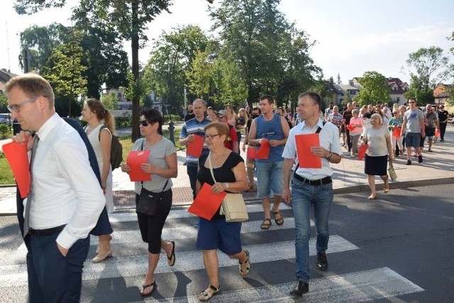 Mieszkańcy Skawiny protestowali już przed wakacjami przeciwko złej jakości powietrza w swoim mieście. Teraz miejscowy Alarm Smogowy chce, by powtórnie wyszli na drogi.