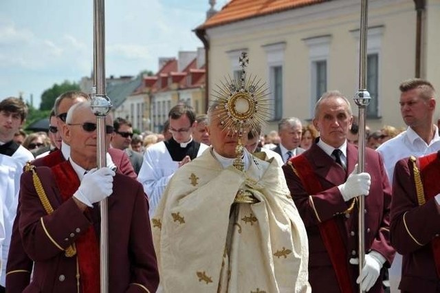 Wierni będą zatrzymywać się przy czterech ołtarzach. Przy każdym zostanie odczytana Ewangelia.