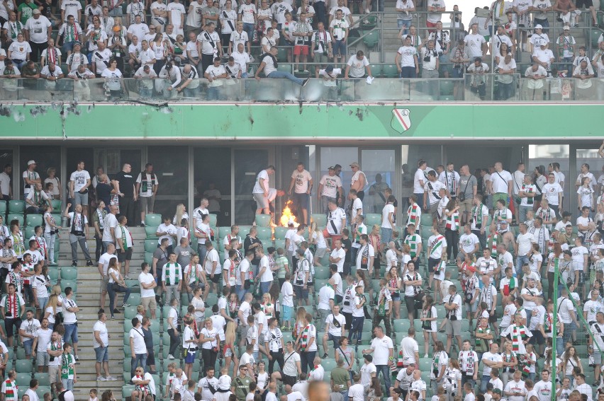 Legia spaliła flagę Sandecji