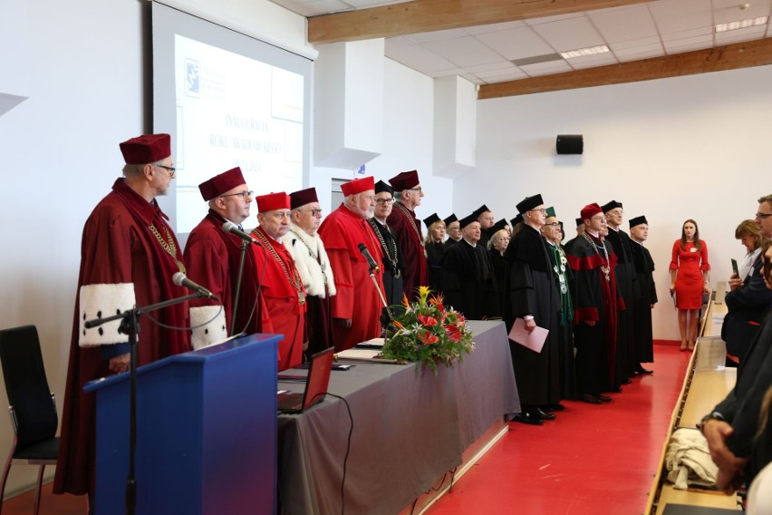 Uroczysta inauguracja roku akademickiego Akademii Nauk Stosowanych imienia profesora Edwarda Lipińskiego w Kielcach. Zobacz zdjęcia