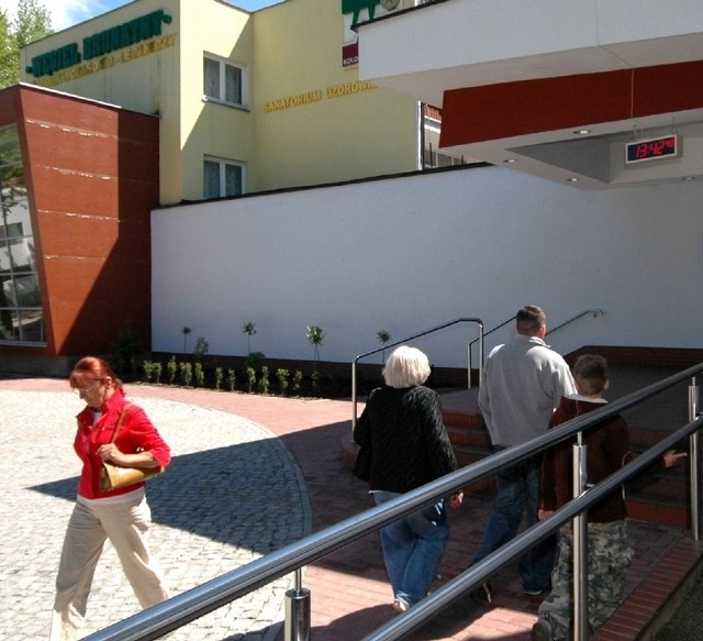 W ośrodku wakacyjno-leczniczym Węgiel Brunatny w Kołobrzegu została przeprowadzona dezynfekcja. Służby sanitarne czekają na wyniki analiz pobranych próbek wody. 