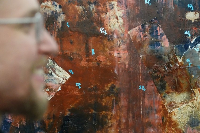 Otwarta Pracownia. Struktura materii i nie tylko ona w obrazach wrocławskiego malarza Normana Smużniaka