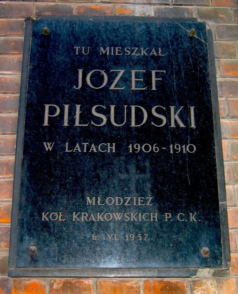 Na terenie Galicji Piłsudski organizował liczne grupy...