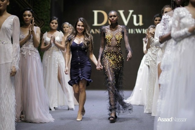 Diana Walkiewicz podczas pokazu mody w Dubaju. Podczas Emirates Fashion Week modelki prezentowały suknie ślubne projektu radomianki.
