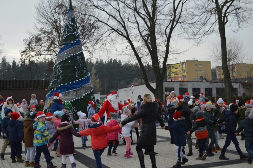 W Stąporkowie już święta. Pani burmistrz w roli... Mikołaja (ZDJĘCIA)