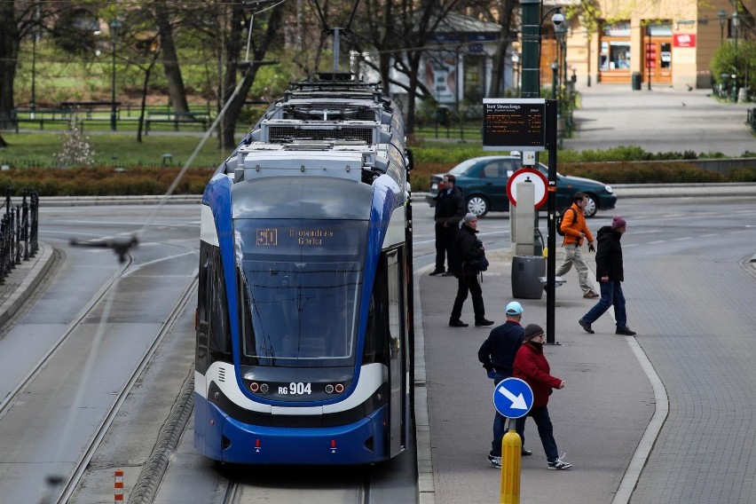 Koronawirus zatrzymał prywatne przewozy busami. Kierowcy nie czują się bezpiecznie, a ludzie nie mają jak dojechać do pracy