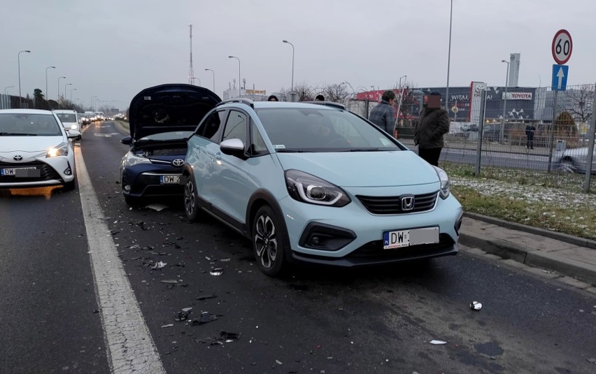 W miejscu wypadku, na jezdni w kierunku estakady Klecińskiej...