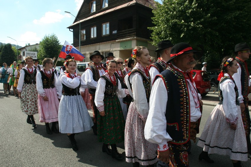 Tydzień Kultury Beskidzkiej 2016: Drugi dzień święta folkloru. Barwny korowód w Szczyrku [ZDJĘCIA]